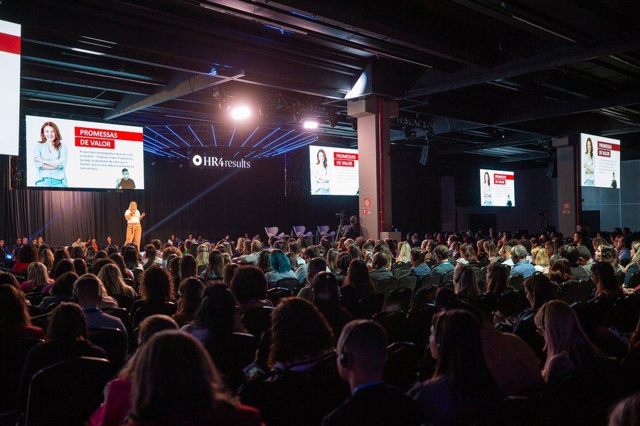 Suzie Clavery palestrando no HR4results